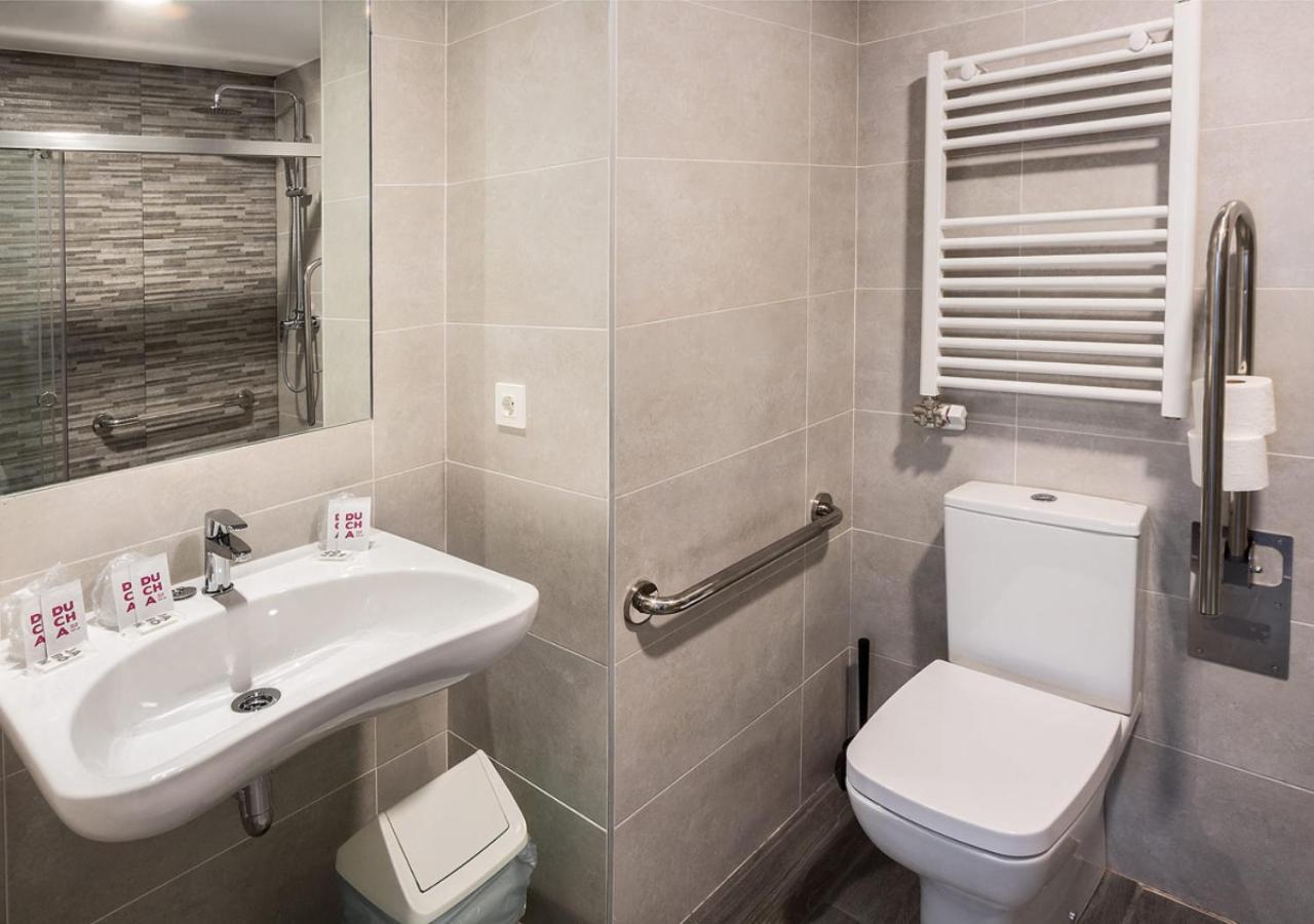 Triple Room Bathroom